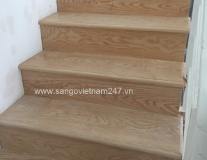 Gỗ Sồi tự nhiên ốp mặt bậc cầu thang